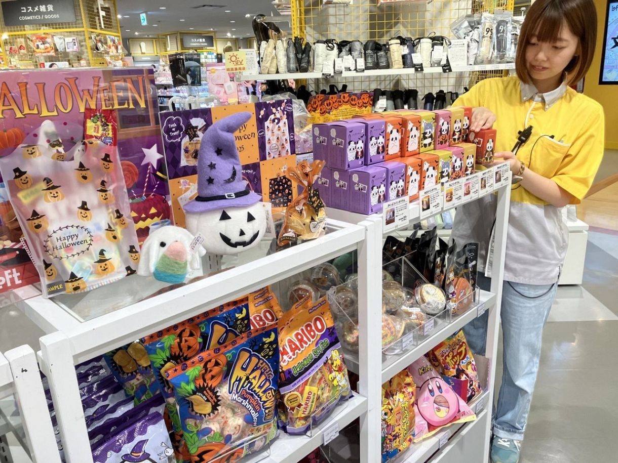 岡山でハロウィーン商戦活発化 雑貨店などが菓子や仮装グッズPR