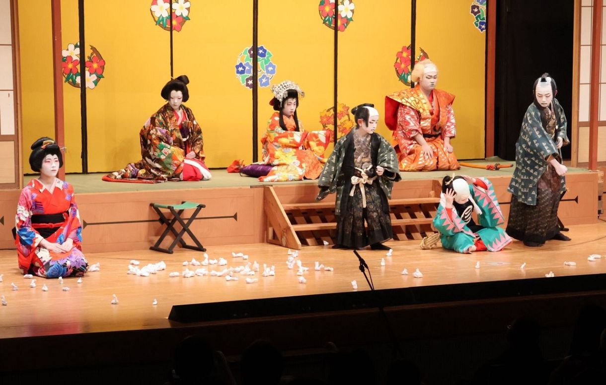 横仙歌舞伎、秋の大公演始まる　情感あふれる演技で３００人魅了 ２３日まで