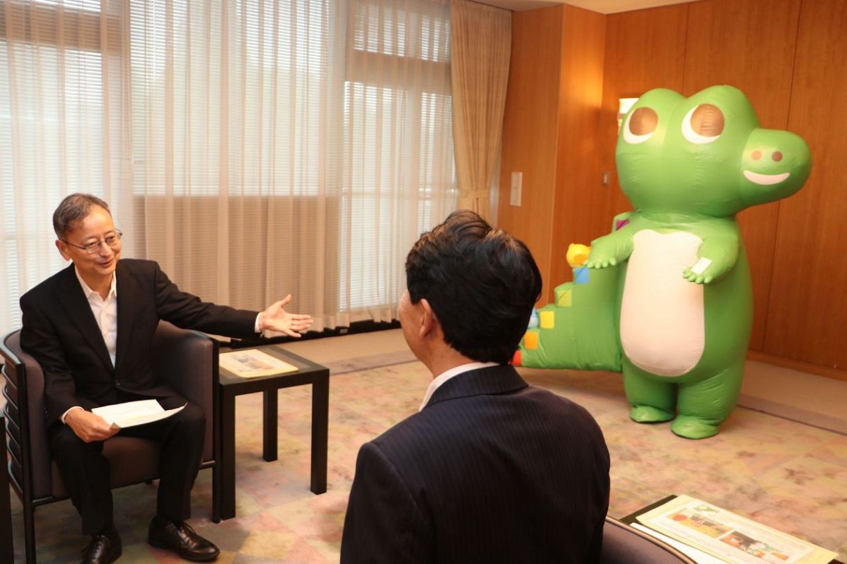 岡山市出身の井藤金融庁長官、伊原木岡山県知事に金融教育協力要請！未来を担う人材育成へ