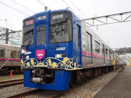 異色”のハローキティ電車、隠れた「もう一つの顔」とは…：山陽