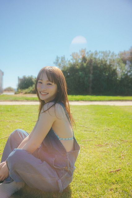 川栄李奈、ランジェリー姿を公開 節目の30歳に初写真集で大胆挑戦