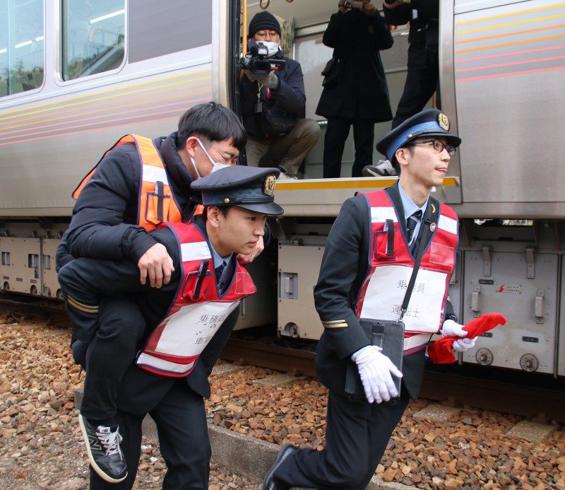 津波時 列車乗客の避難手順確認 JR西が玉野で訓練：山陽新聞デジタル