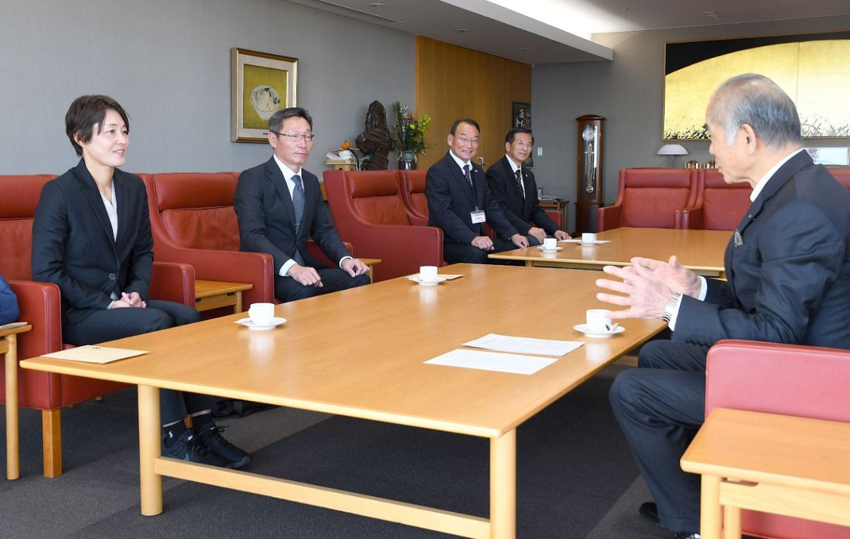 全国駅伝県チーム監督ら健闘誓う　岡山陸上競技協会長が激励