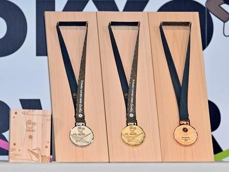 デフリンピック、メダルお披露目 開幕100日前セレモニー：山陽新聞