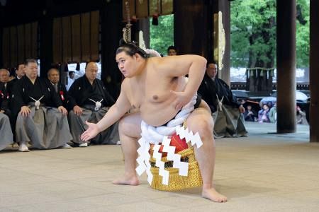 新横綱大の里が土俵入り 明治神宮で「雲竜型」披露：山陽新聞デジタル