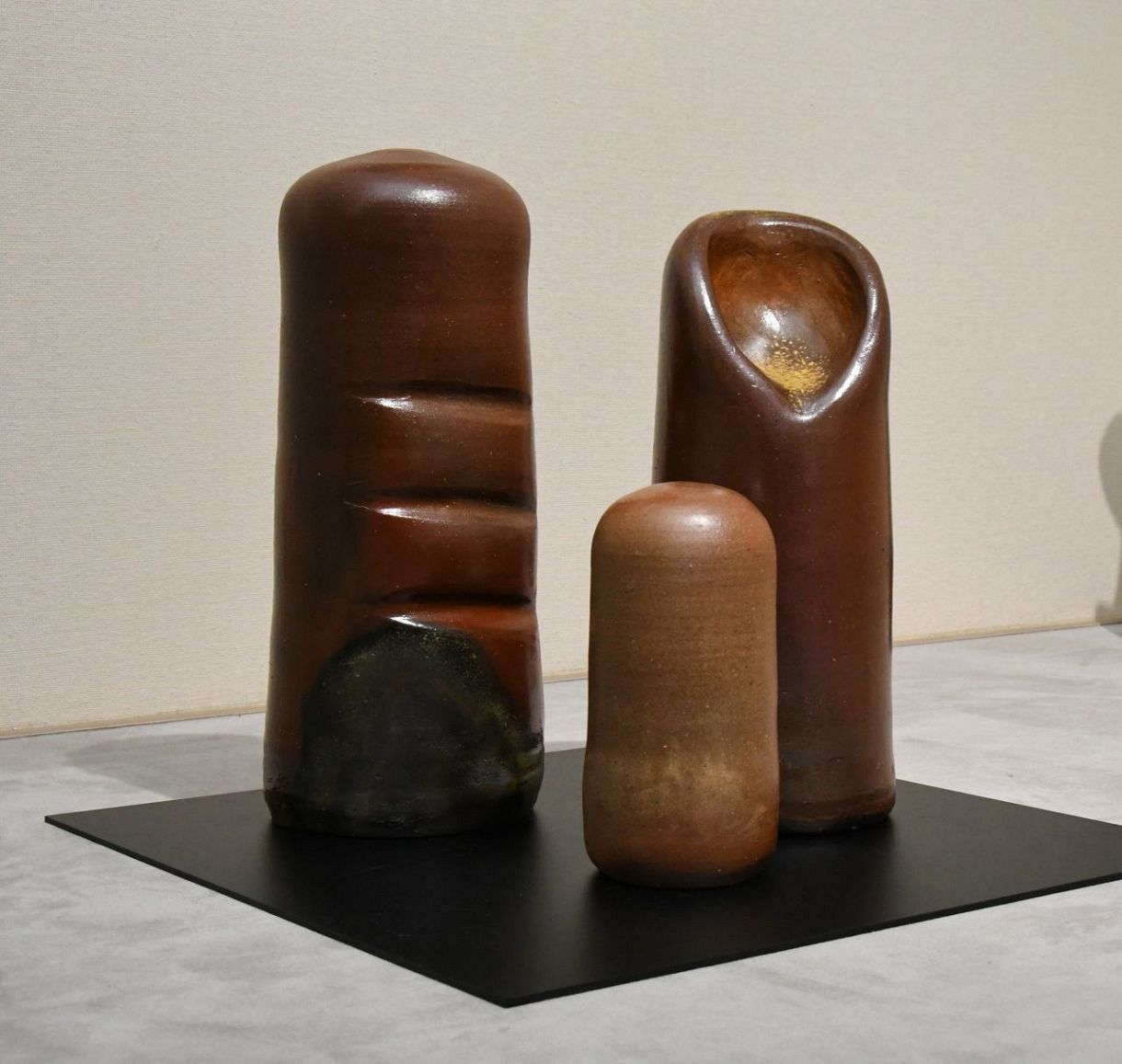 備前焼・藤原和さんのオブジェや絵画 岡山で8日まで個展 ：山陽新聞