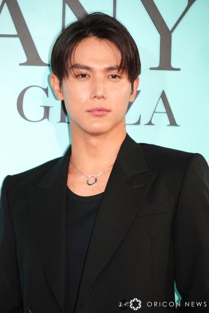 【送料無料】中川大志さん掲載ページ（約A3サイズ）#8444 俳優・中川大志さん特別カット集】優しさと野性みに溢れた姿に注目