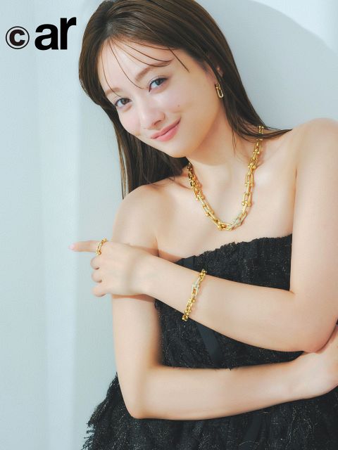 谷まりあ、美しい“発光ボディ”披露 ティファニーまといラグジュアリー