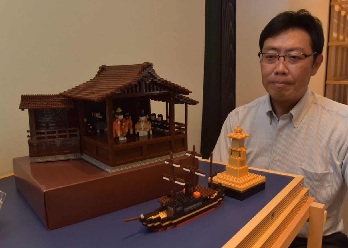 福山・鞆の浦ブロック玩具で表現 名勝100年記念し造船業本瓦さん