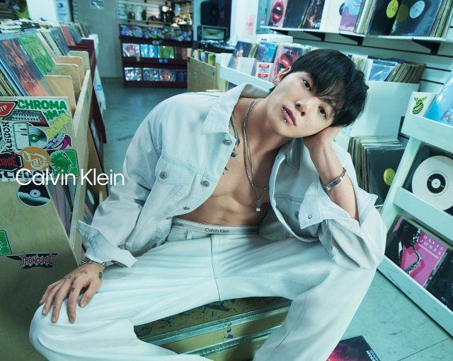   原宿　限定　TシャSサイズjungkook ジョングク BTS ジョングクのライブグッズ限定版が発売決定！！発売日・購入方法