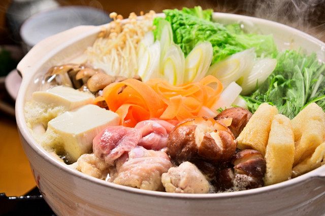 ガスコンロ付、テーブル。鍋、焼き物、できますよ。お家で、団欒！ 気づけば週3で鍋してる」「テーブルが一瞬で“団らん”になる」 家族で