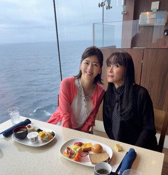 浅野ゆう子＆中山忍、豪華客船旅の様子を公開 浅野は「旦那様との意外