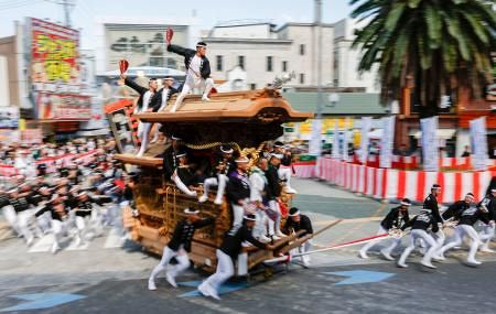 【希少】 木製 山車 置物 祭り 伝統工芸品　だんじり　金彩　照明機能付　地車 岸和田だんじり祭、開催 「日本一危ない」山車疾走：山陽新聞デジタル