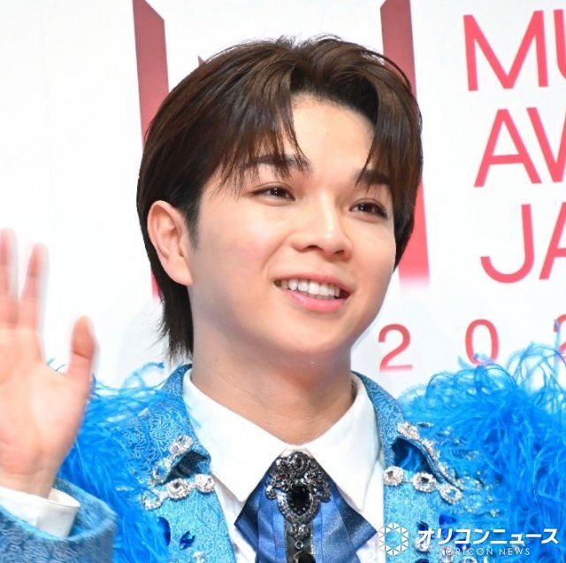M!LK塩﨑太智、フォーマルなスーツにネクタイ姿で“故郷”和歌山県知事と