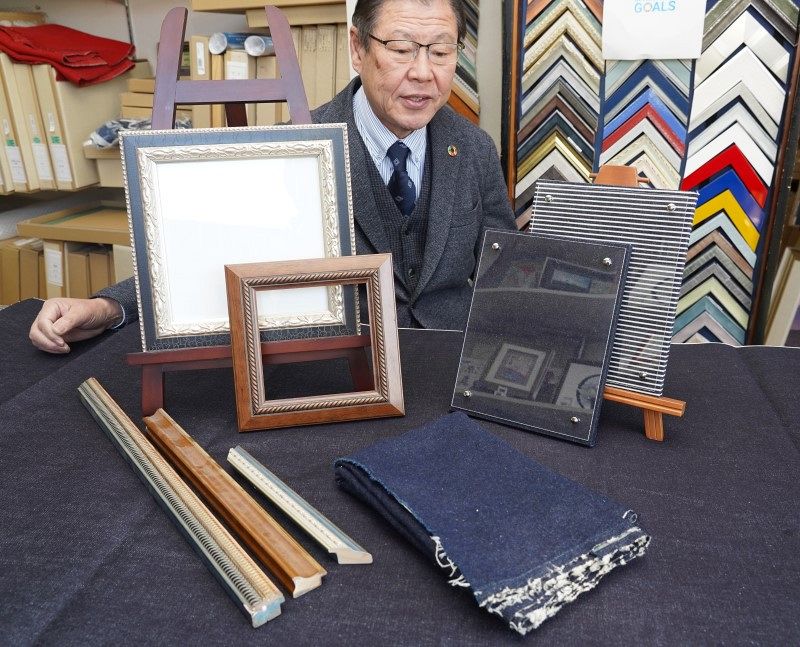 値段が激安 額縁端材で製品開発 アートラック デニム使った写真立てなど 額縁