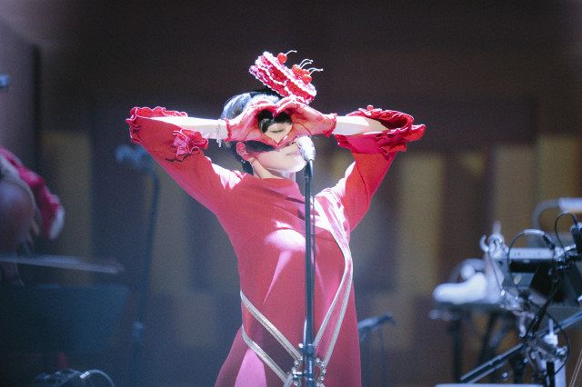 東京事変 椎名林檎 ライブ LIVE ロック ROCK セット ジャズ 歌姫 椎名林檎、13年ぶり『党大会』終幕 “苦味のラブソング”で彩った全国