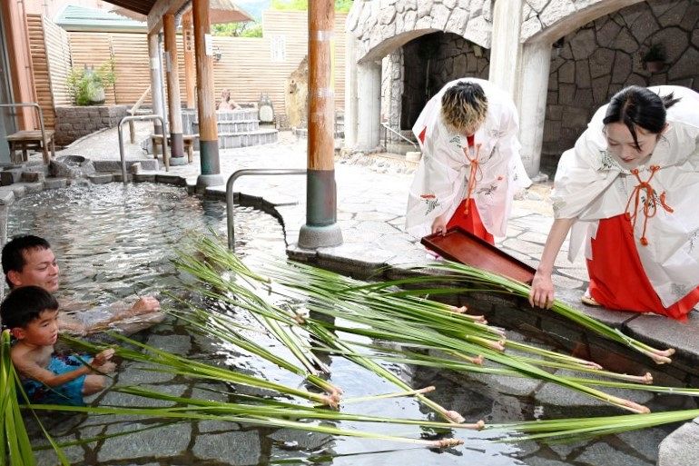 しょうぶ湯爽やか 心身癒やされる　湯郷温泉街 旧暦端午の節句ちなみ