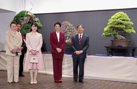 国風盆栽展 第37回 記念帖 国風盆栽会 宮内庁 高松宮家 天皇ご一家、国風盆栽展を鑑賞 五葉松に「素晴らしいですね」：山陽