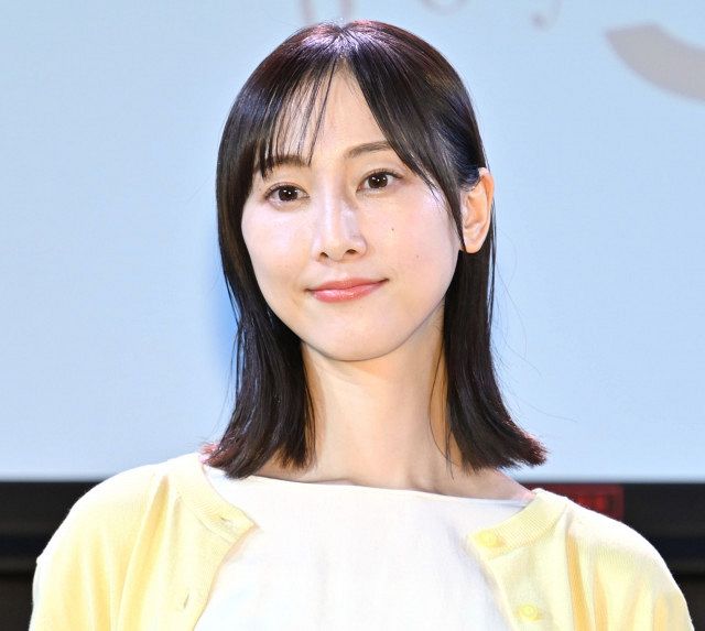 松井玲奈、アーセナルの22年ぶり優勝の日にユニ姿で外出 帰り道に