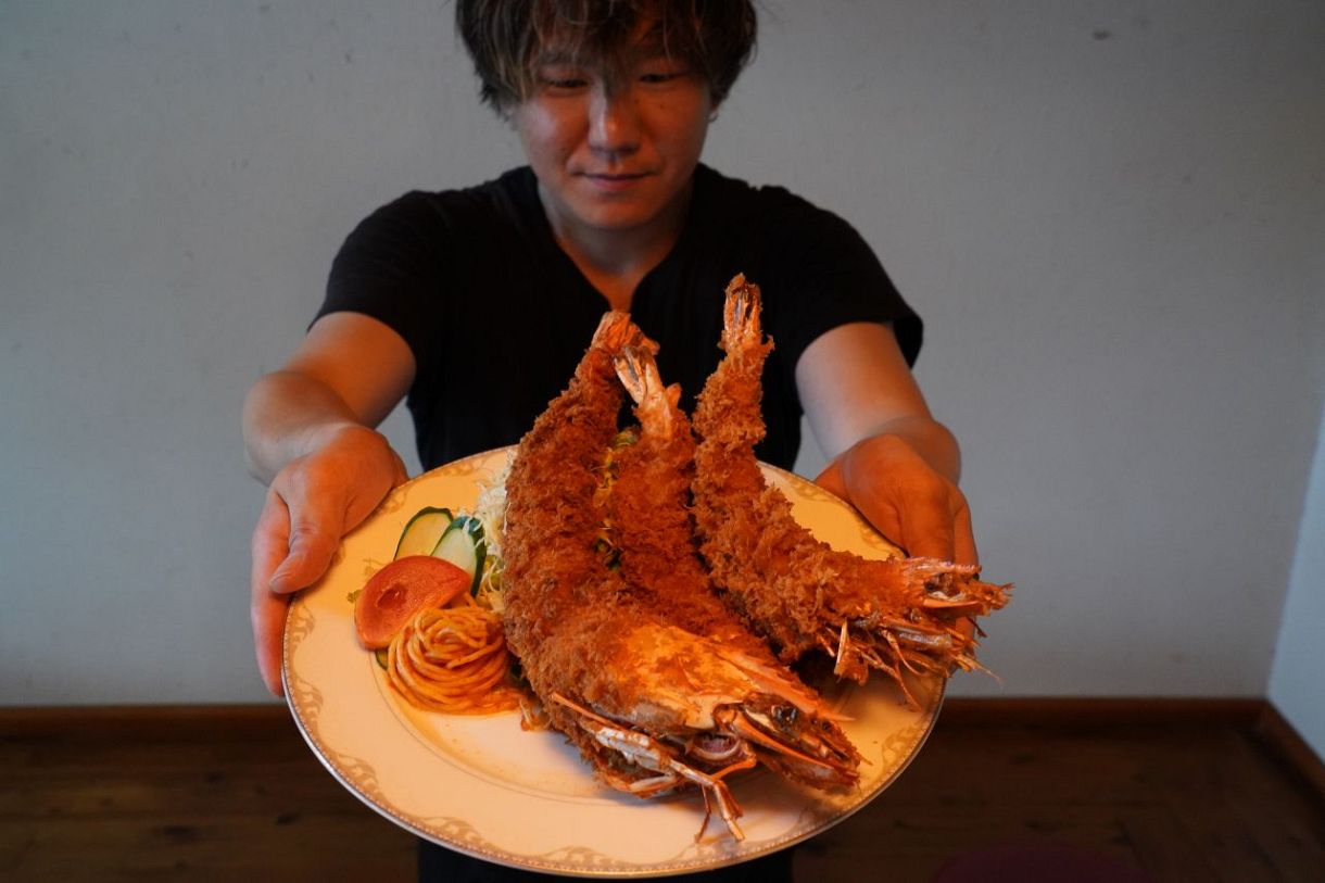 ６月２１日は「エビフライの日」　倉敷の２店　特大サイズ提供