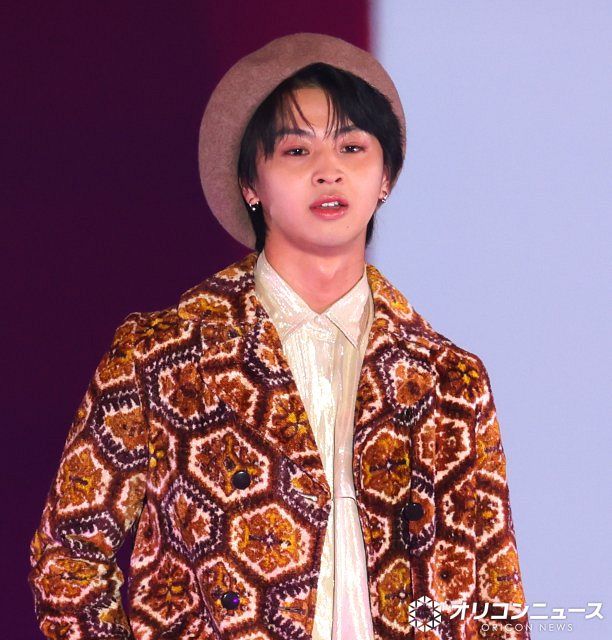 ガルアワ】藤本洸大、ハット姿で“レトロかわいい”魅力 柄ジャケットを