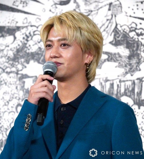 King & Prince高橋海人、復帰後初公の場で笑顔 北斎作品の魅力を熱弁