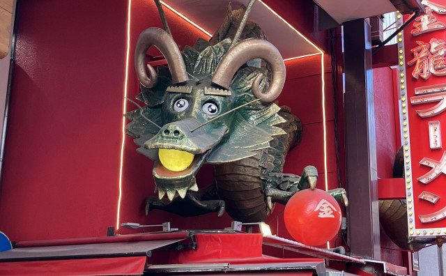 道頓堀「金龍ラーメン」龍の立体看板が明白に変化 万博仕様…“羊化