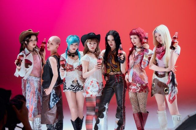 XGが『コカ・コーラ』新CMに登場、圧巻ダンスパフォーマンスで“夢中