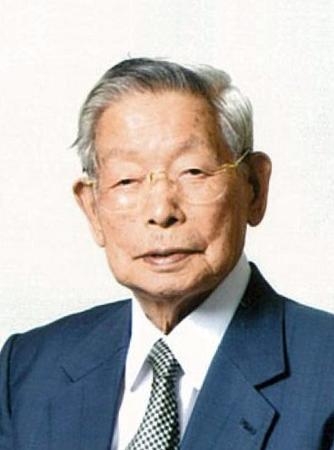 書家の尾崎邑鵬さん死去、百歳 文化功労者、後進の育成にも尽力