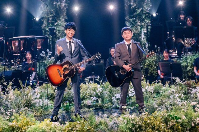 ゆずが「栄光の架橋」を東京フィルハーモニー交響楽団との共演で披露