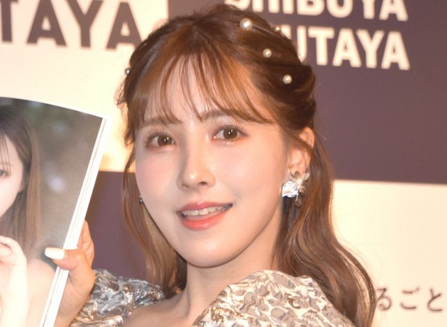 三上悠亜、屋外で“カルバン・クライン”姿に反響「ピンクのカルバンだと!?」「かなりセクシー」：山陽新聞デジタル｜さんデジ
