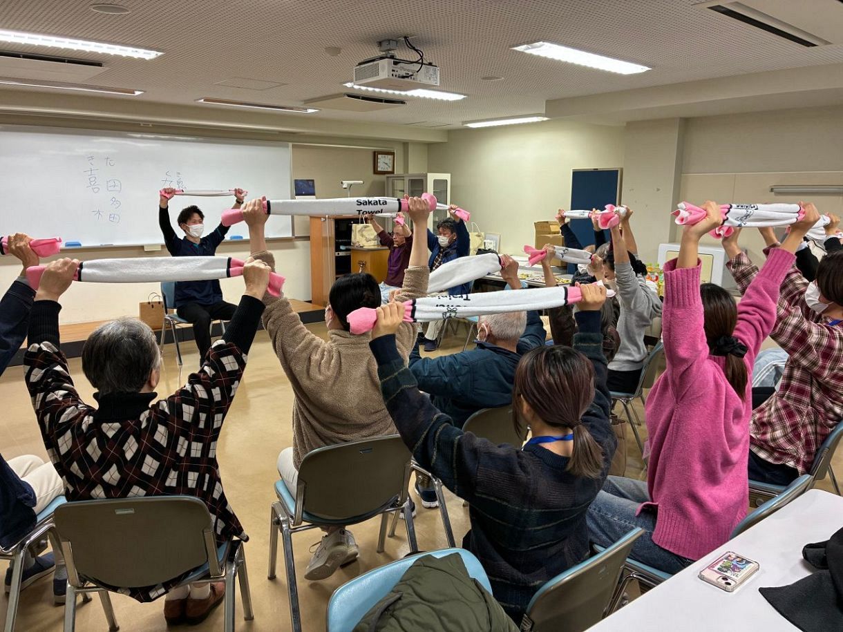 認知症の人らと学生の交流広がる　県立大、中国短大がキャンパスで活動、カフェも　理解と学びに効果