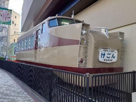 東向島で見た東武特急「けごん」、強烈な個性は健在だった：山陽新聞