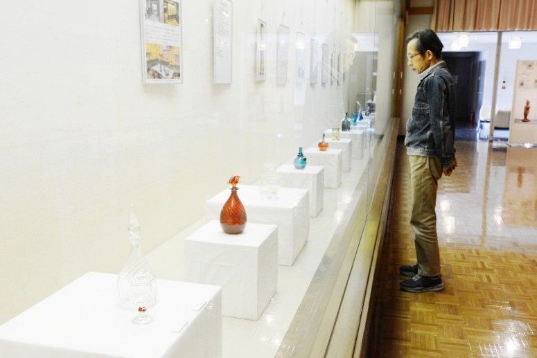 倉敷ガラス 小谷さん親子の世界　井原の資料館 ６月１日まで展示
