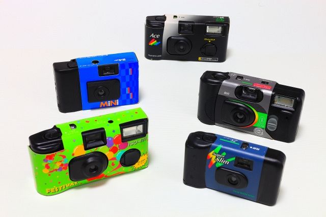 難あり　レトロなカメラセット 楽天市場】デジタルカメラ ☆3色あり！☆ KODAK(コダック) FZ55-BK/RD