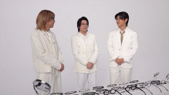 Mrs. GREEN APPLE、お互いに眼鏡を選び合う新映像 若井滉斗、大森元貴