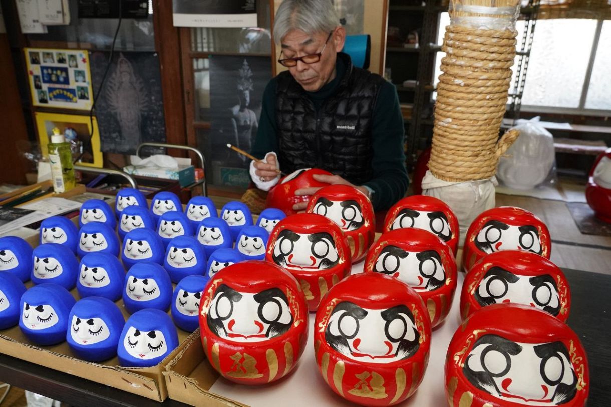 倉敷 玉島だるま 生産ピーク 中桐夫妻 一つ一つ丁寧に：山陽新聞 