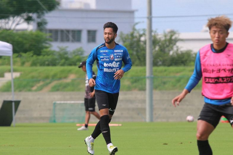 愛媛FC 在籍時 神谷優太選手 着用ユニフォーム Mサイズ長袖 愛媛FC 在籍時 神谷優太選手 着用ユニフォーム Mサイズ長袖 愛媛FC