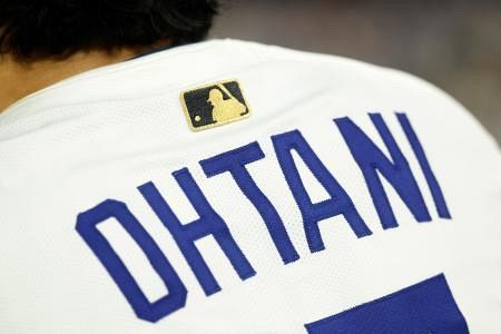 大谷カード、4億7千万円 金色ロゴ付き、世界で1枚：山陽新聞
