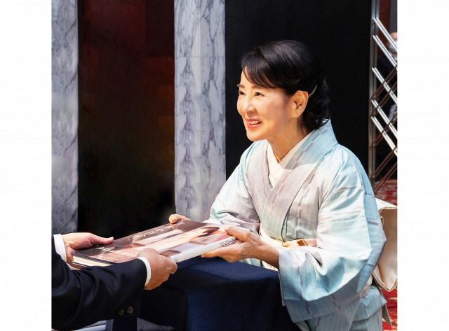 80歳・吉永小百合、写真集イベント開催 肋骨骨折した状態で映画撮影し