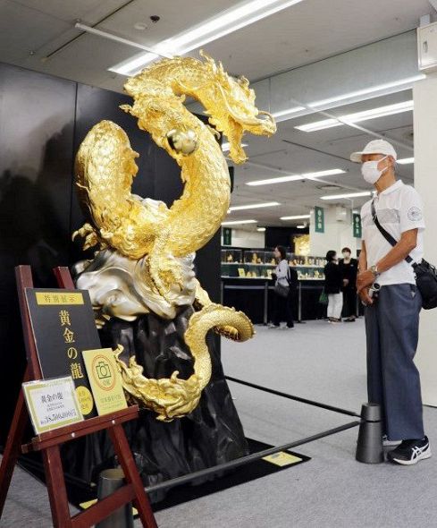 豪華な輝き放つ巨大な竜 岡山高島屋で「大黄金展」始まる：山陽新聞