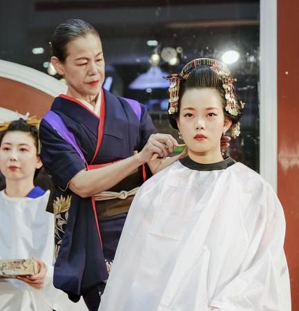 江戸時代の「古典日本髪」、美容師が伝承 島根拠点に髪結い講習、海外