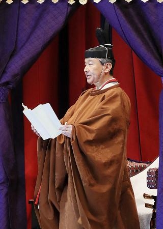 天皇陛下代替わりのたびに…500年の伝統「聖徳太子像の衣替え」今回