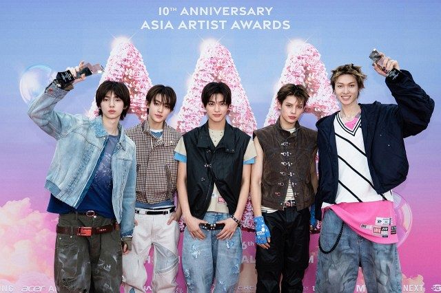 CORTIS、『AAA』でも“新人賞” トロフィーラッシュ幕開け「どうしても手