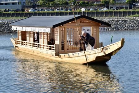 水戸岡鋭治さんデザインの高級船 「長良川鵜飼」、夏にデビュー：山陽