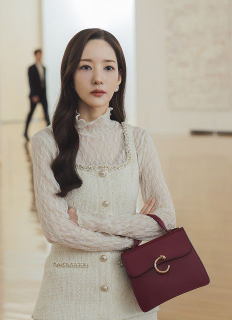 パク・ミニョン、1日3リットルの水で「鋭いシルエットや感情的なもろさ