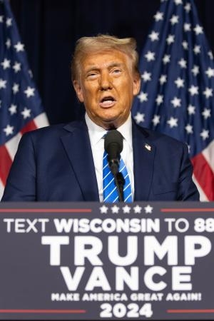 限定品トランプ時計１４００万円 前大統領、支持者に売り込み：山陽新聞デジタル｜さんデジ