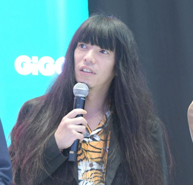 金属バット友保、“ヘアドネーション”で超ロン毛→劇的イメチェン「飯に