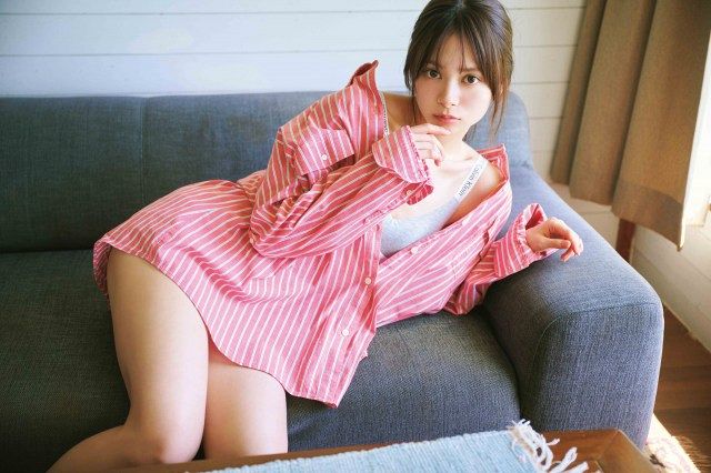 AKB48新センター伊藤百花、1stフォトブック新カット公開「ちょっと大胆