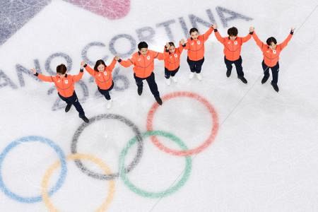 日本は2大会連続「銀」 フィギュアスケート・8日：山陽新聞デジタル